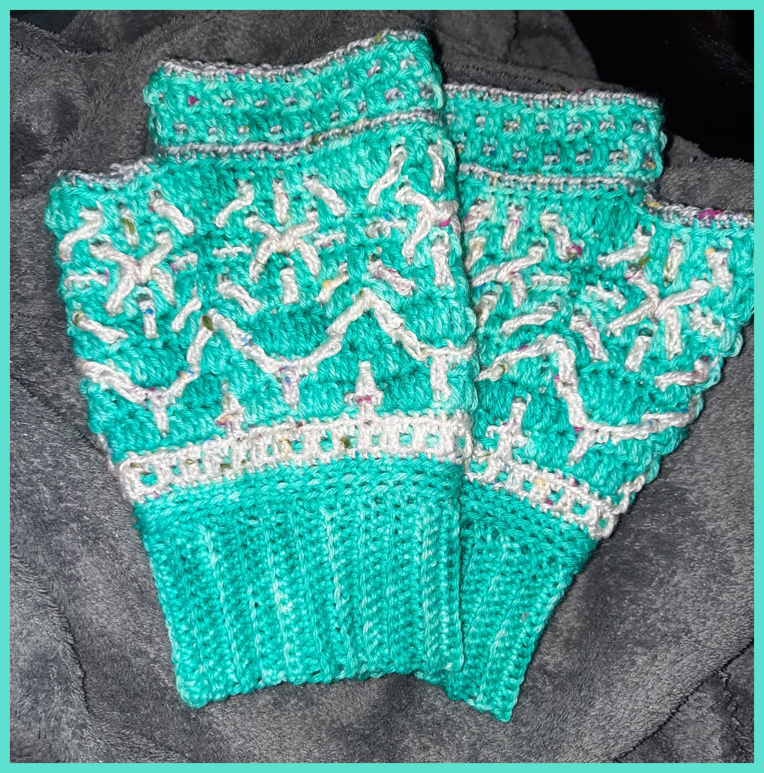 Gloves Lovely Wintertime pattern