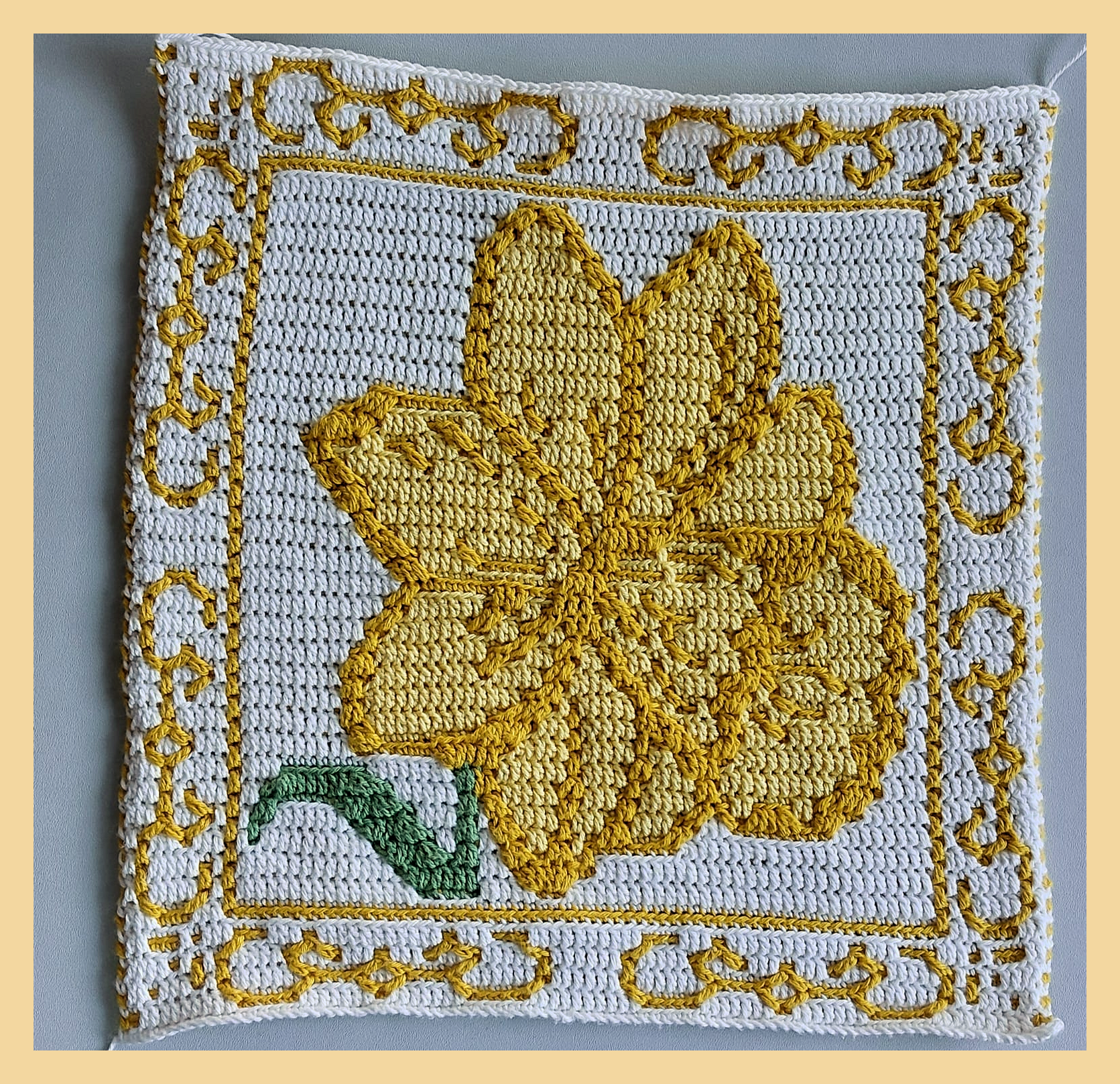 Mosaic Birth flowers daffodil pattern