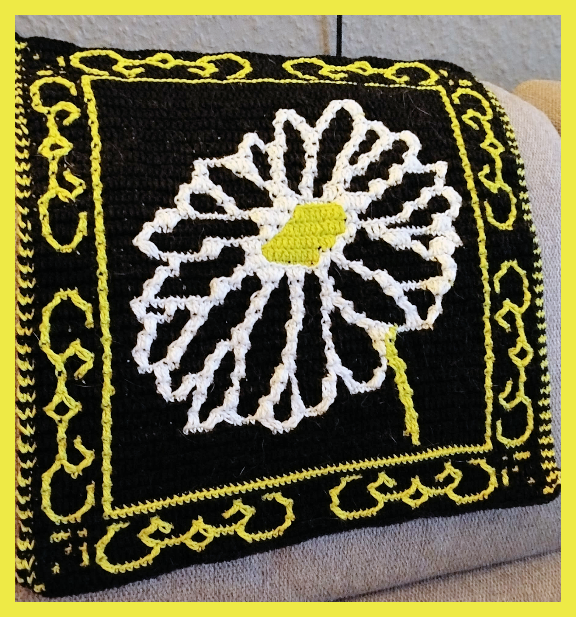 Mosaic Birth flowers daisy pattern