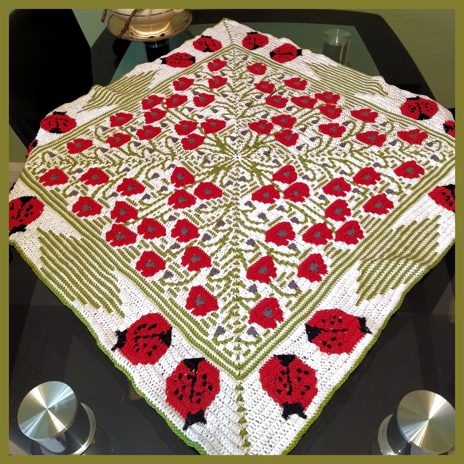 Mosaic Poppy Dream pattern