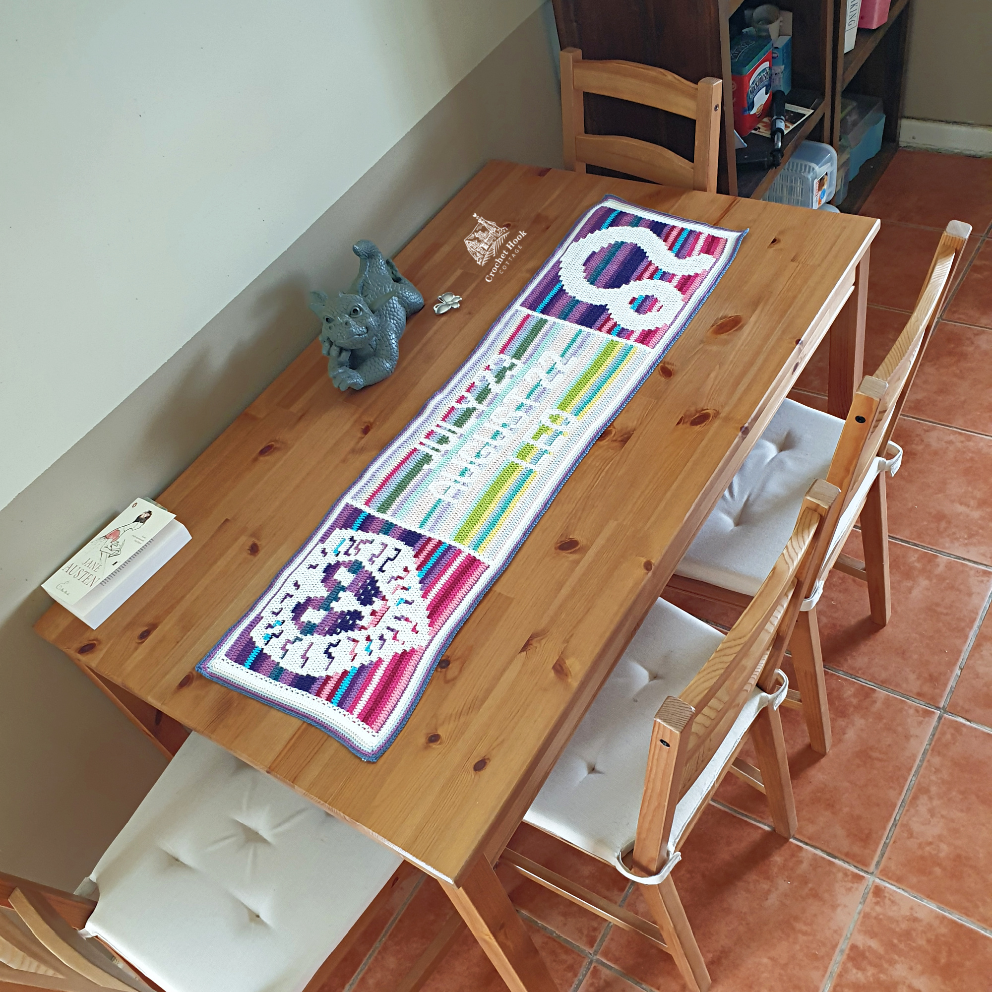 Leo Table Runner